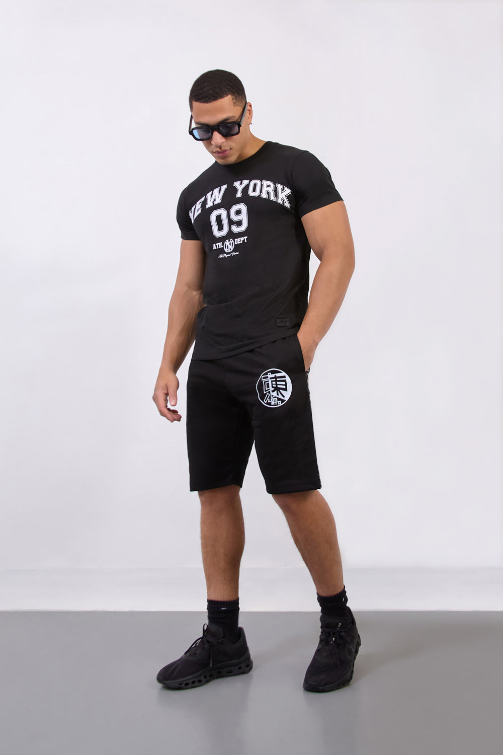 Black Crew Neck “New York 09” Graphic Regular Fit T-Shirt - London Attitude