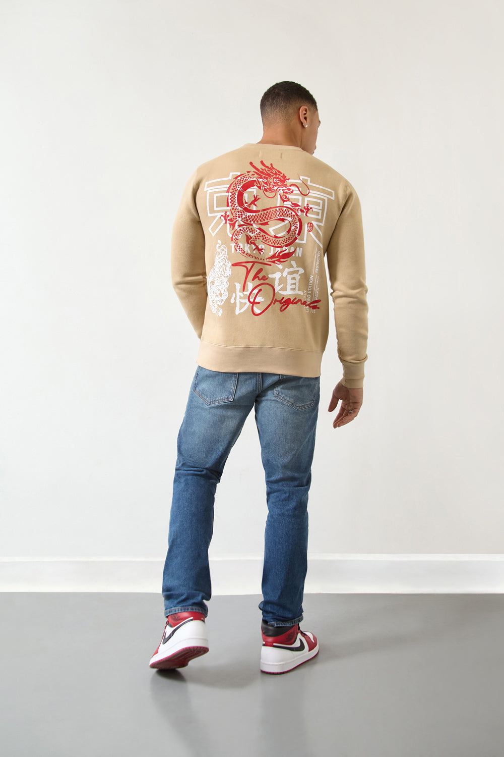 Tokyo Dragon Crewneck Regular Fit Sweatshirt in Sand – Originals Edition - London Attitude